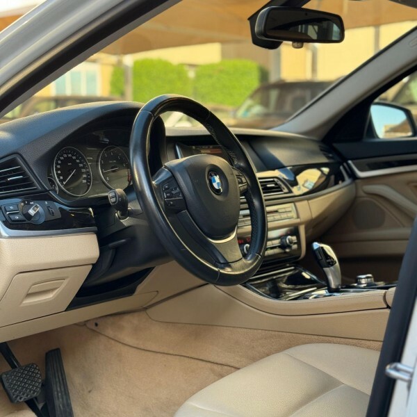 BMW 5-Series 520i 2016 Clean &Neat - 8