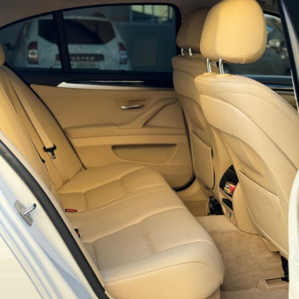BMW 5-Series 520i 2016 Clean &Neat - 6