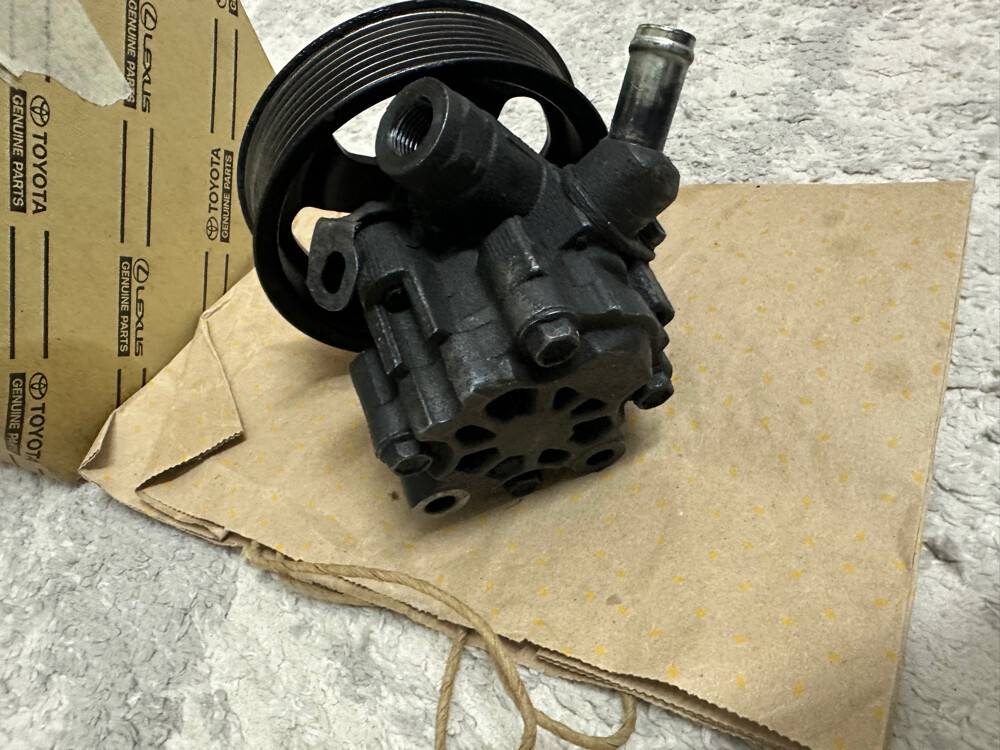 Lexus lx570 hydraulic steering pump - 1