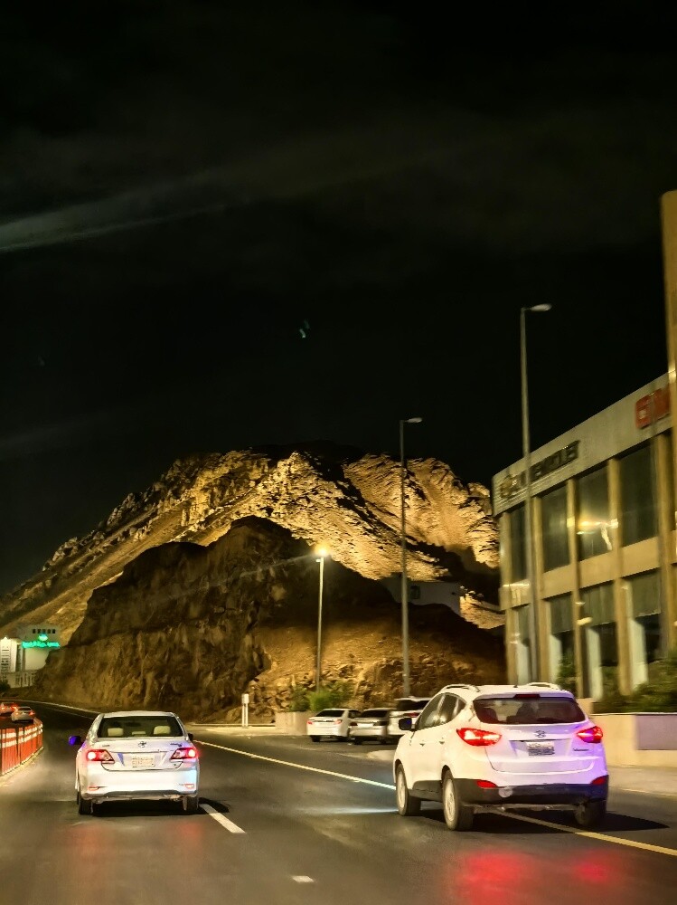صور و فيديوهات - 1