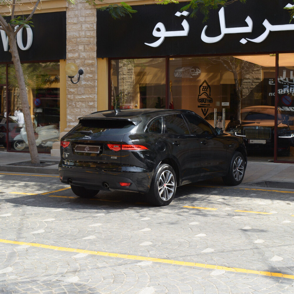 جاكوار اف بيس 2020 - 6