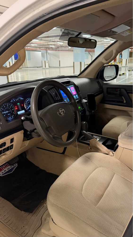 Land Cruiser G Standard White 2015 - 4