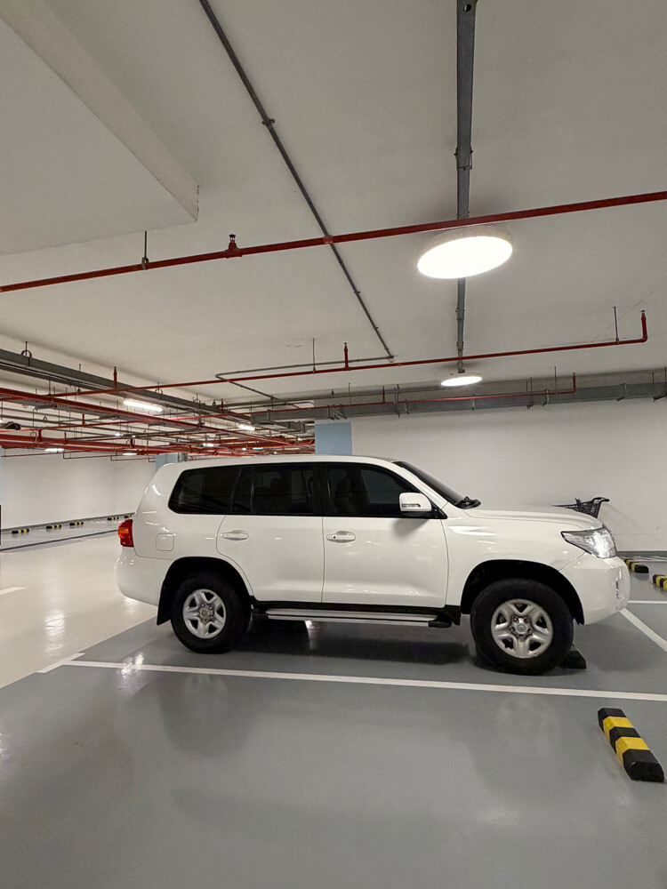 Land Cruiser G Standard White 2015 - 1