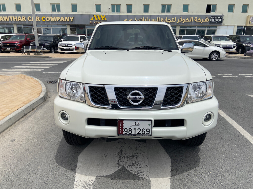 Nissan safari 2023 white - 1