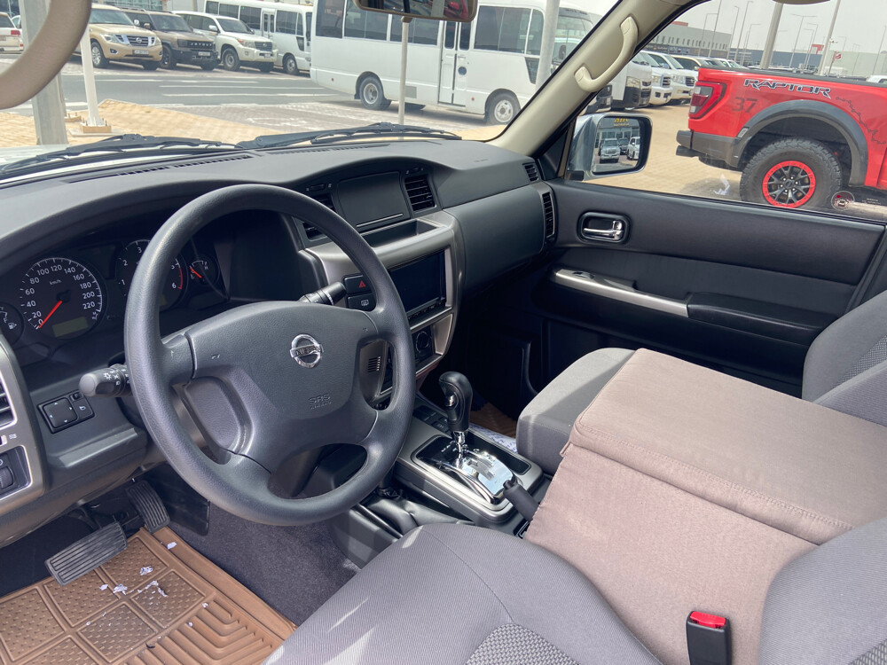 Nissan safari 2023 white - 8