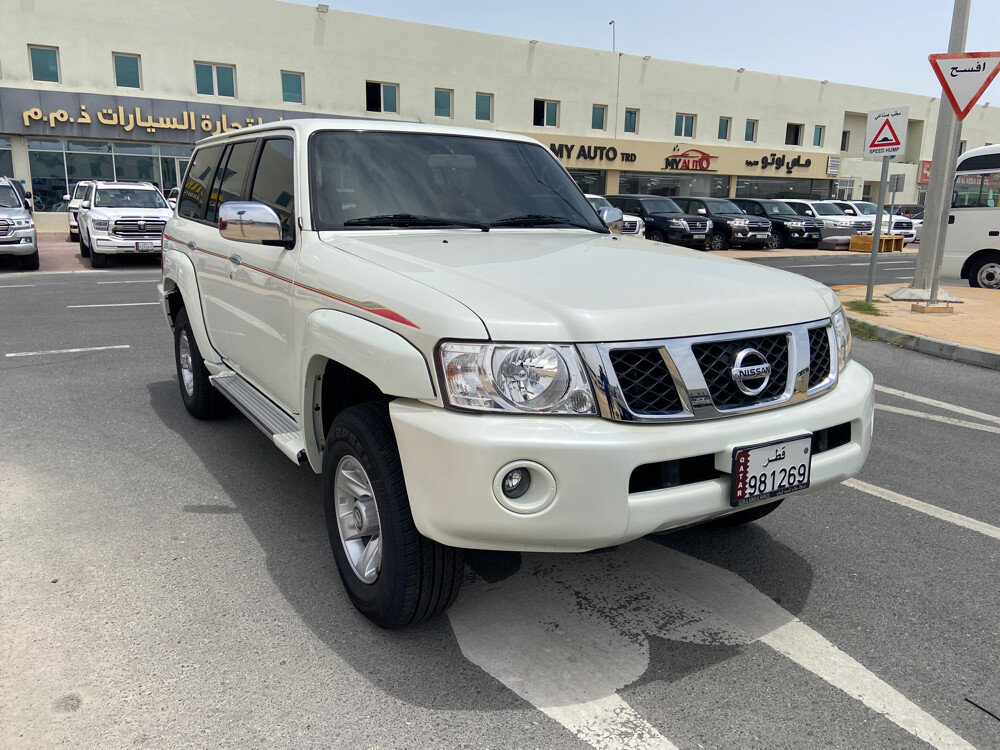 Nissan safari 2023 white - 3