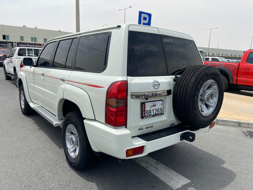 Nissan safari 2023 white - 6