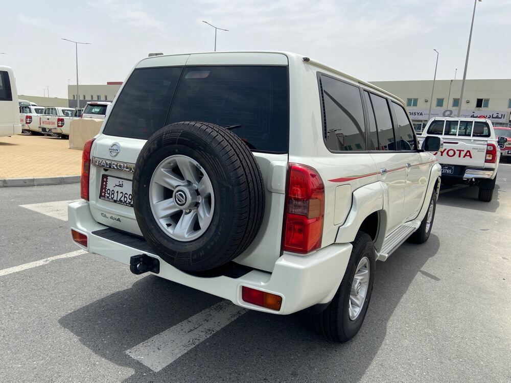 Nissan safari 2023 white - 4