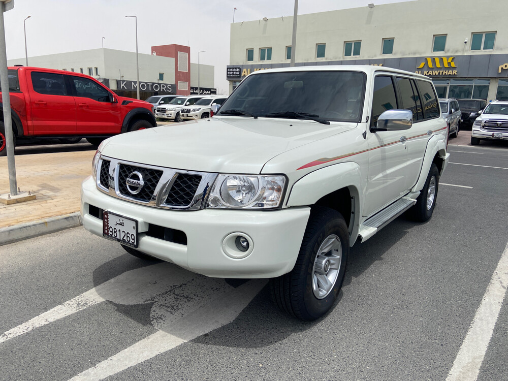 Nissan safari 2023 white - 5