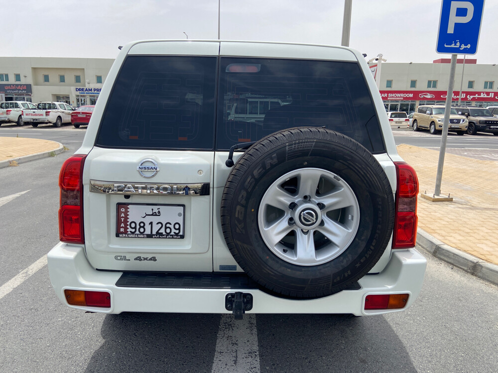 Nissan safari 2023 white - 2