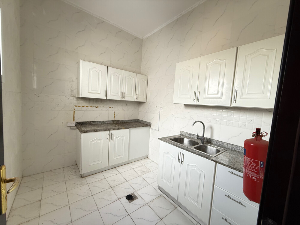 للبيع عمارة في المطار القديم   - 7