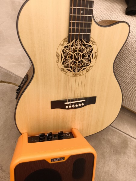 Acoustic Guitar with Apm - 5