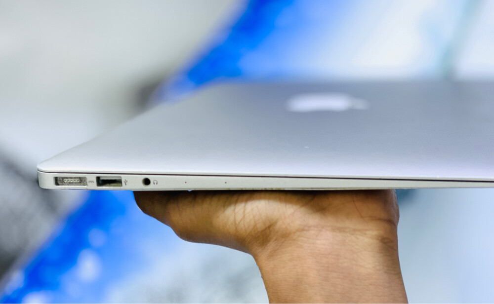 A1466 - MAC BOOK AIR  - 3