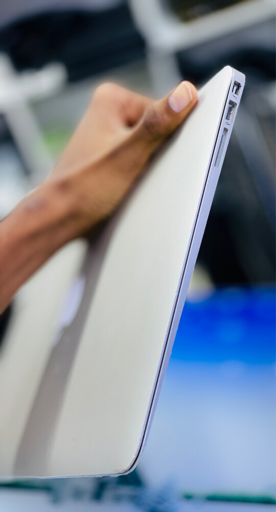 A1466 - MAC BOOK AIR  - 4