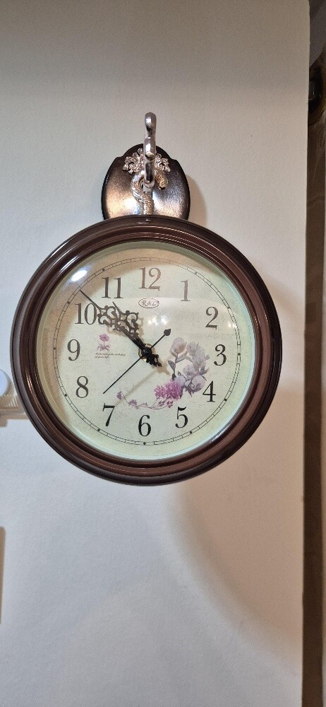 Antique Style Beautiful Clock - 1