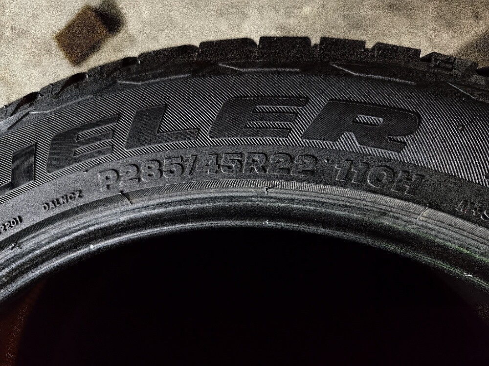 285/45/22 Bridgestone Tyre - 4