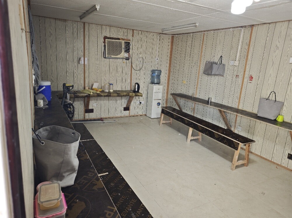 Port Cabin Used with ac - 3