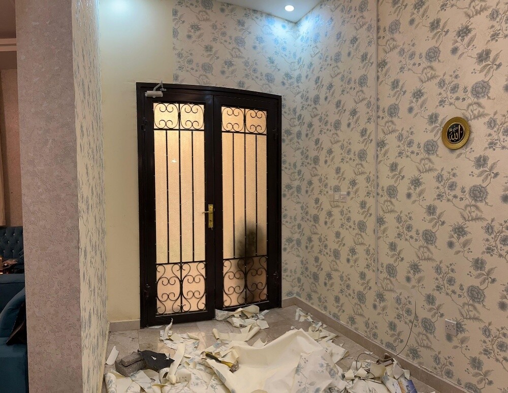 جدار مغطى بورق الجدران - 18
