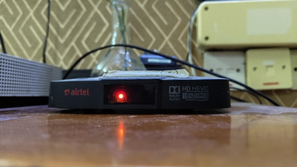 AIRTEL HD RECEIVER + DISH - 2