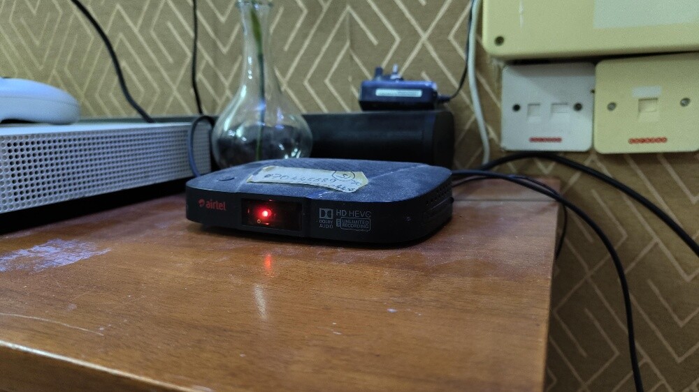 AIRTEL HD RECEIVER + DISH - 1