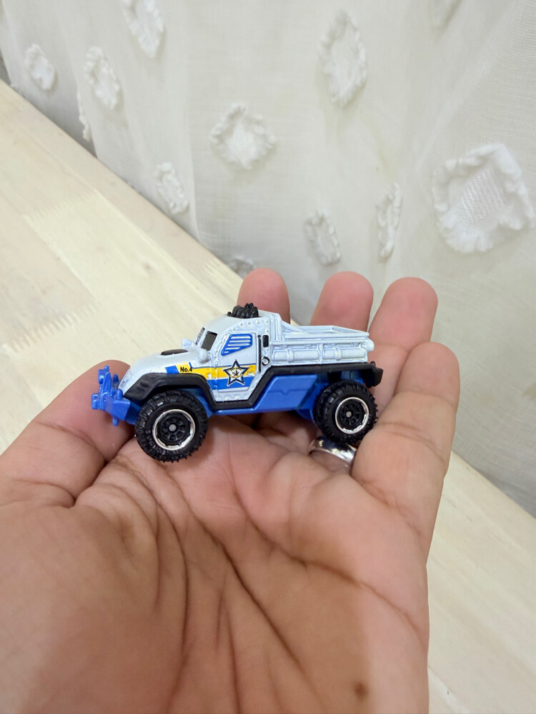 branded diecast cars new - 16