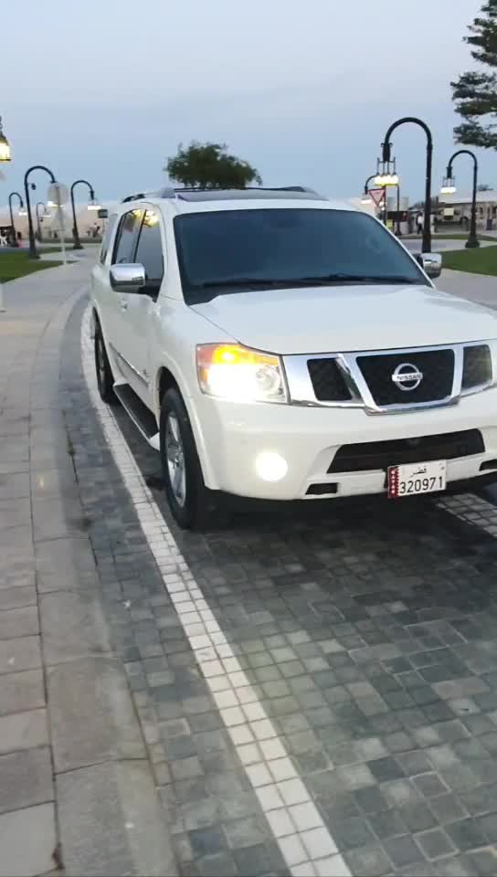 Nissan Armada LE very very clean - 19