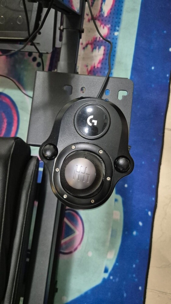Logitech G923 racing simulator - 6