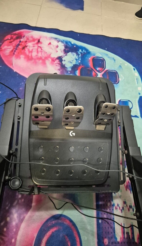 Logitech G923 racing simulator - 3