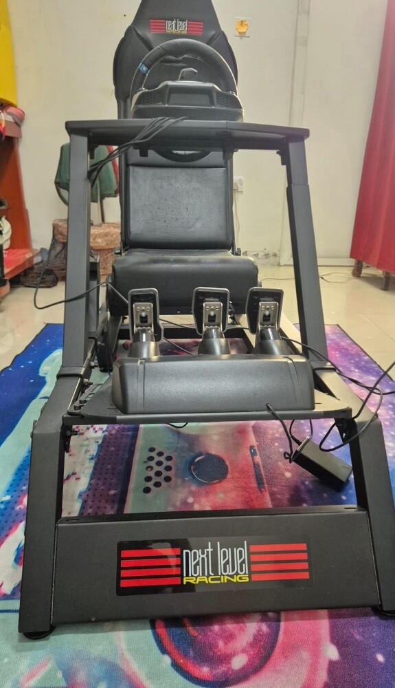 Logitech G923 racing simulator - 4