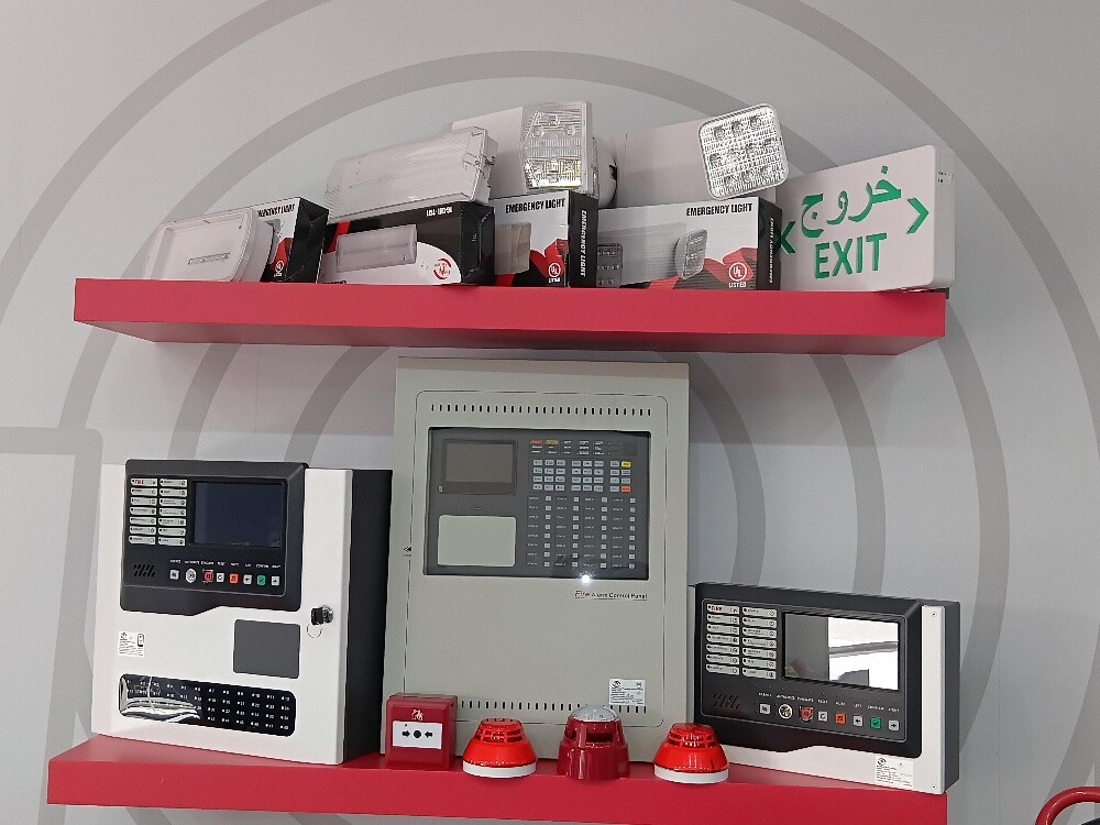 Fire alarm and extinguishing equipm - 1