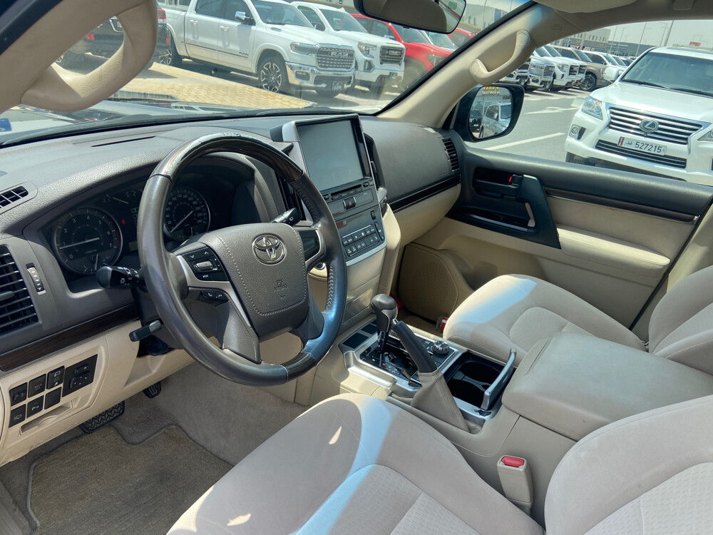 GXR 2021 V8 white  - 9