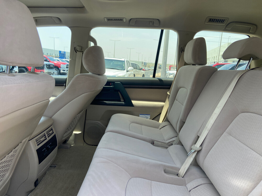 GXR 2021 V8 white  - 3
