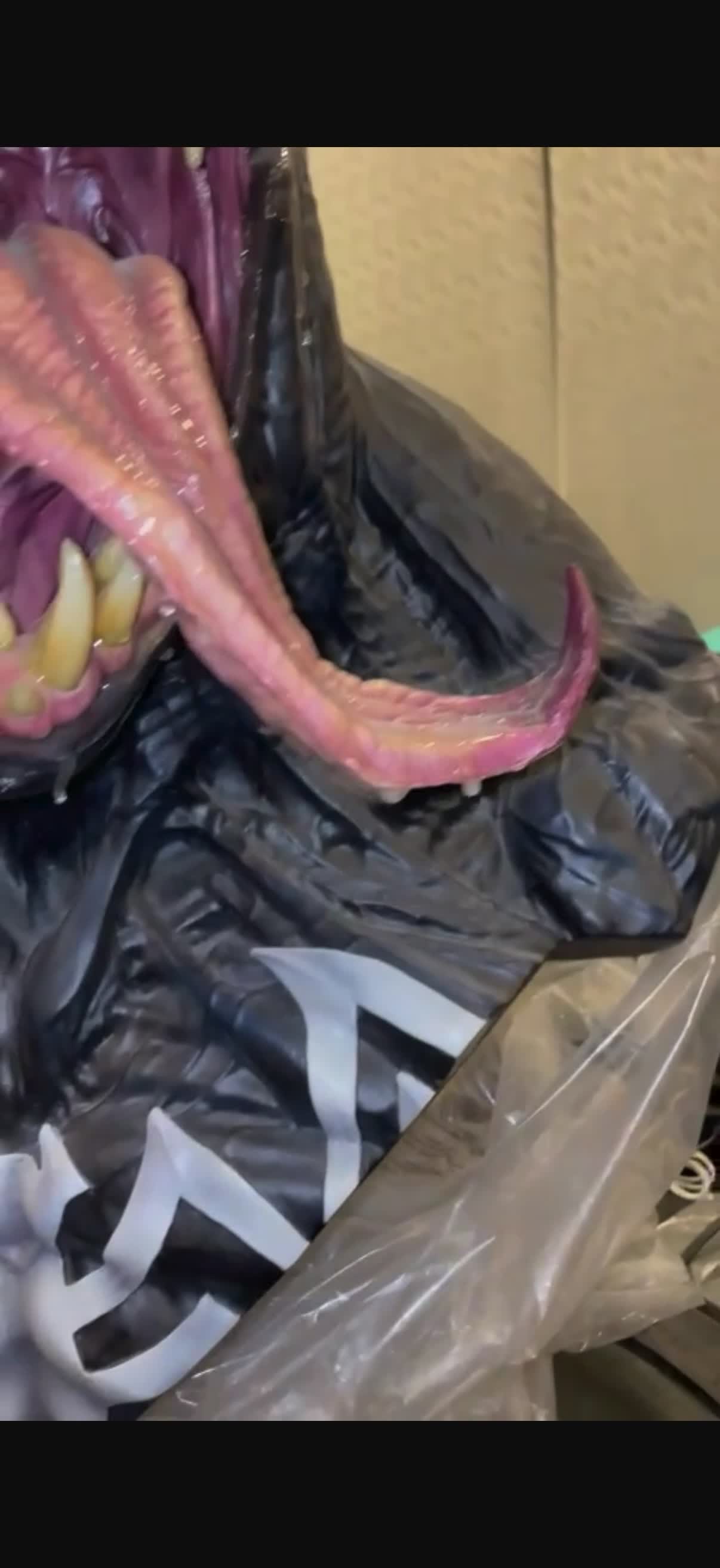 Venom Life-Size Bust (Sideshow) - 2