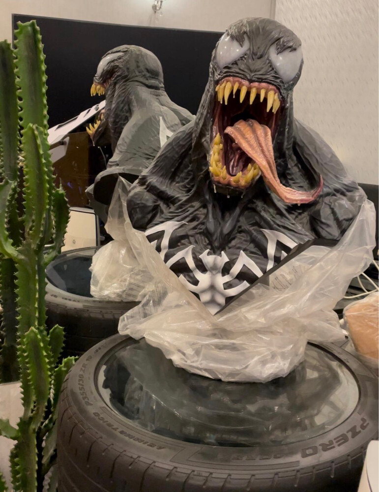 Venom Life-Size Bust (Sideshow) - 1