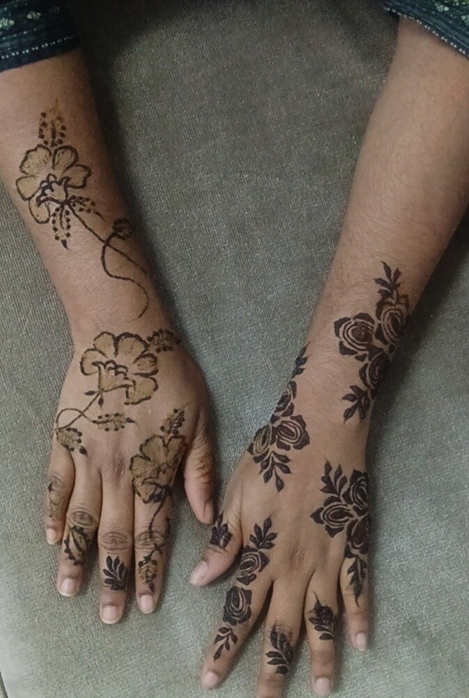 Professional henna artist available - 1