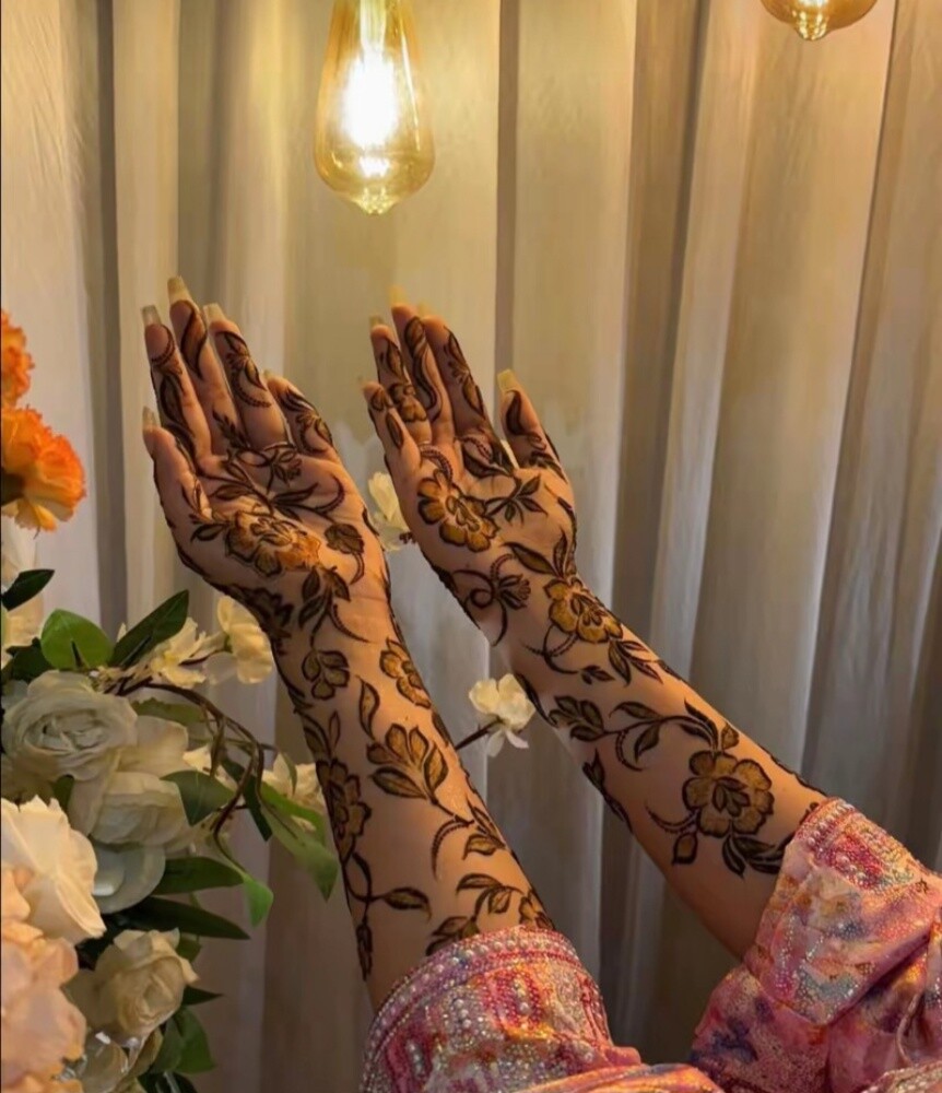 Professional henna artist available - 5