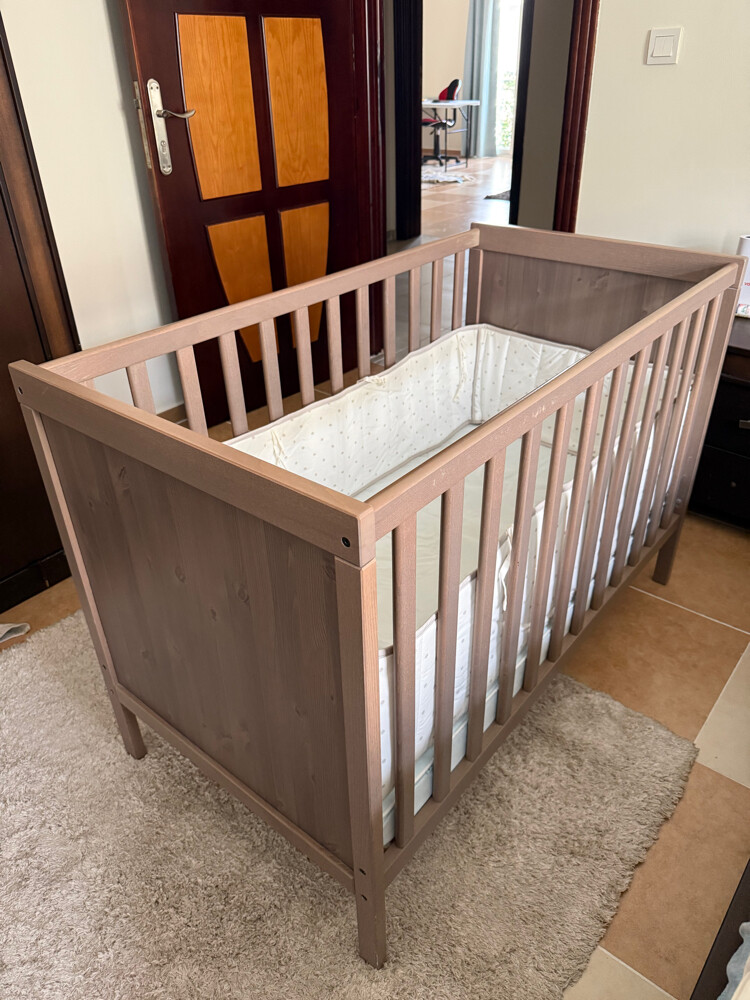 Baby crib - 1