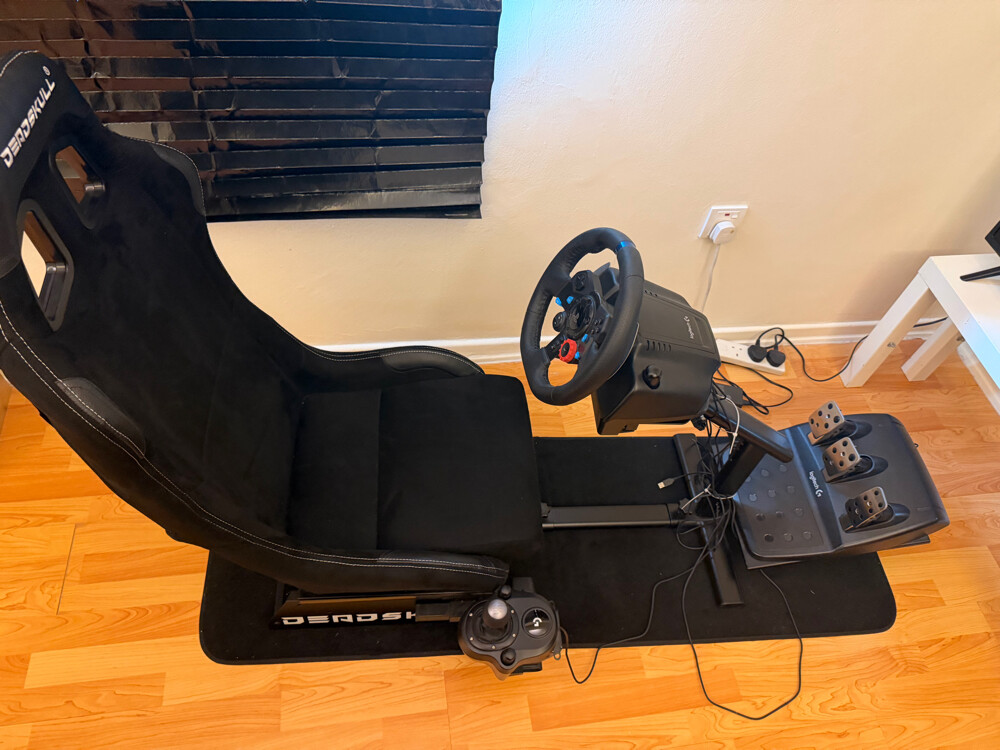 Logitech G29 + Gear Shifter + Chair - 1