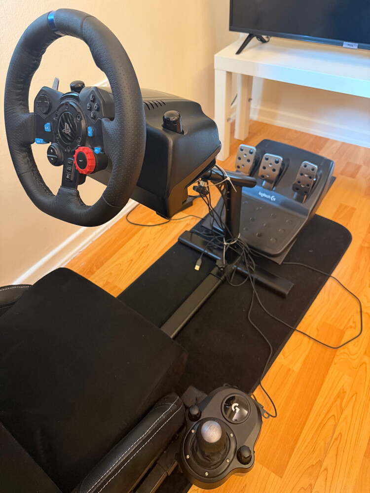 Logitech G29 + Gear Shifter + Chair - 2