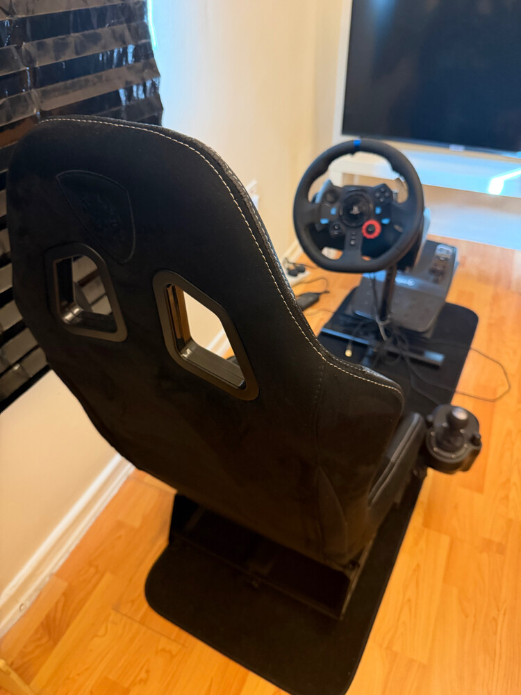 Logitech G29 + Gear Shifter + Chair - 3