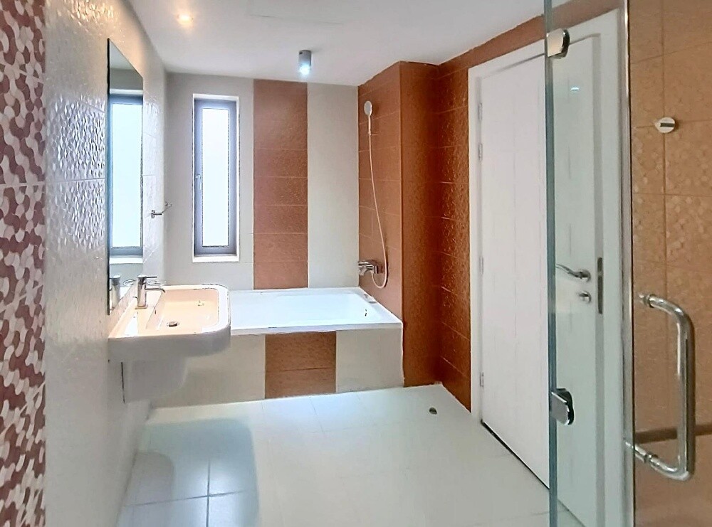 Fabulous 4BR+ room at Muraikh - 9