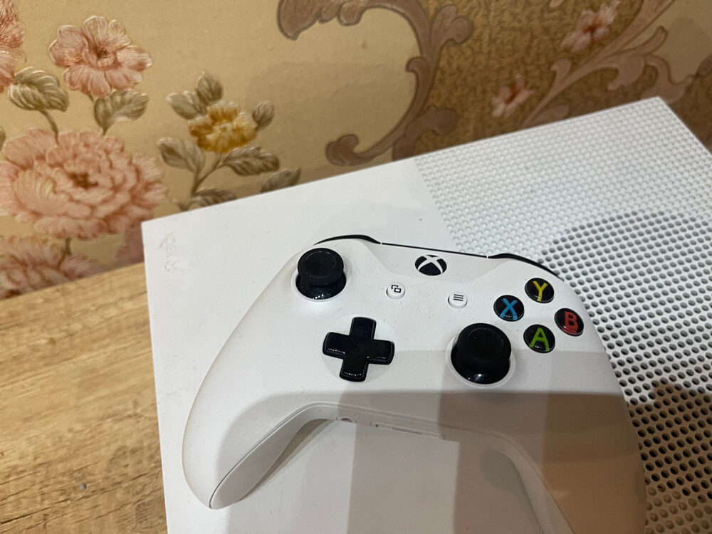 Xbox 1s 1TB with Forza horizon cd - 5