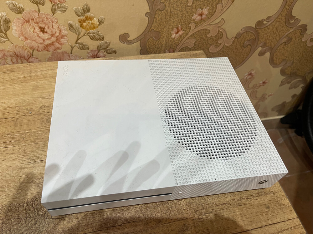 Xbox 1s 1TB with Forza horizon cd - 3