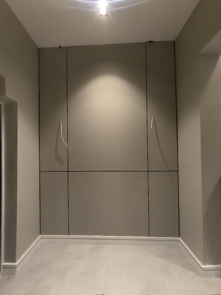 Interior wall. - 27
