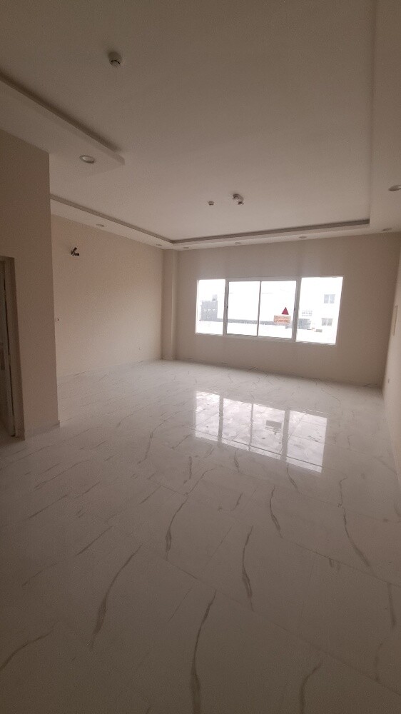 1000-SQM warehouse +9 rooms - 2