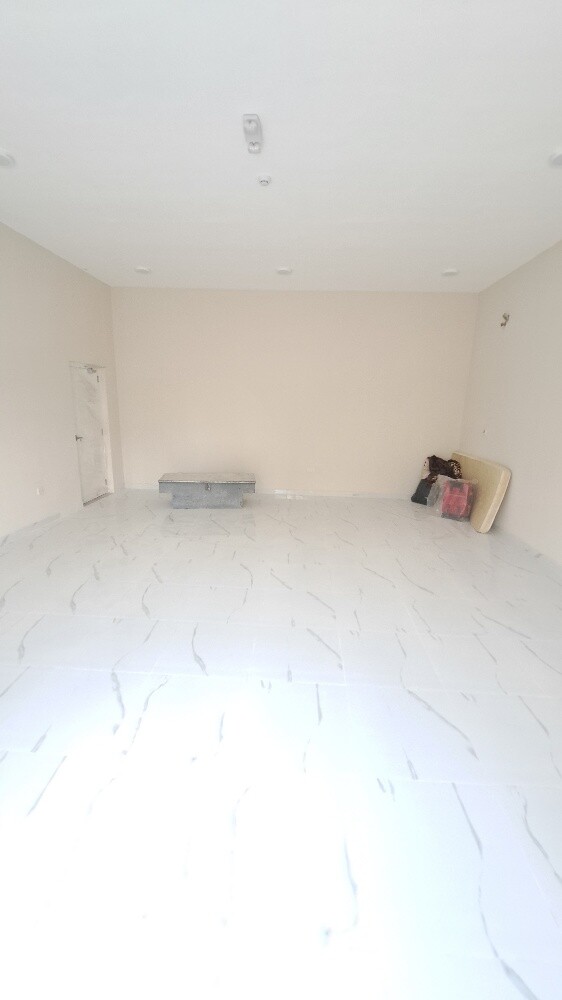 1000-SQM warehouse +9 rooms - 4
