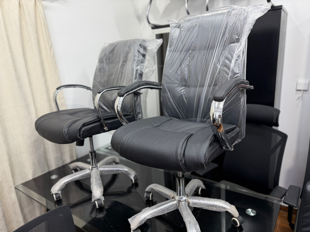 Used Office Chair sale 250 qr  - 1