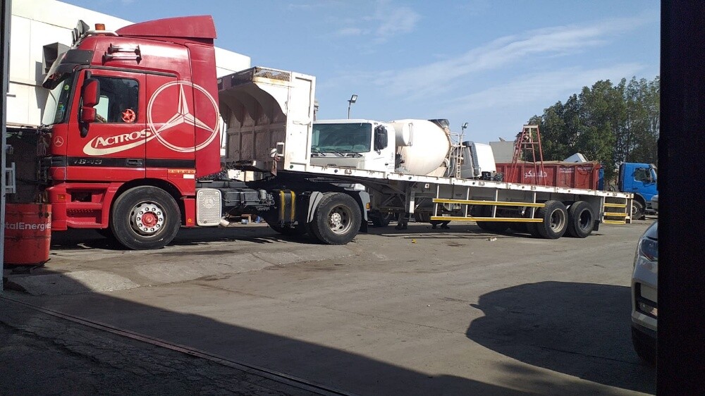 Trailer, Crane, Forklift For Rent - 12