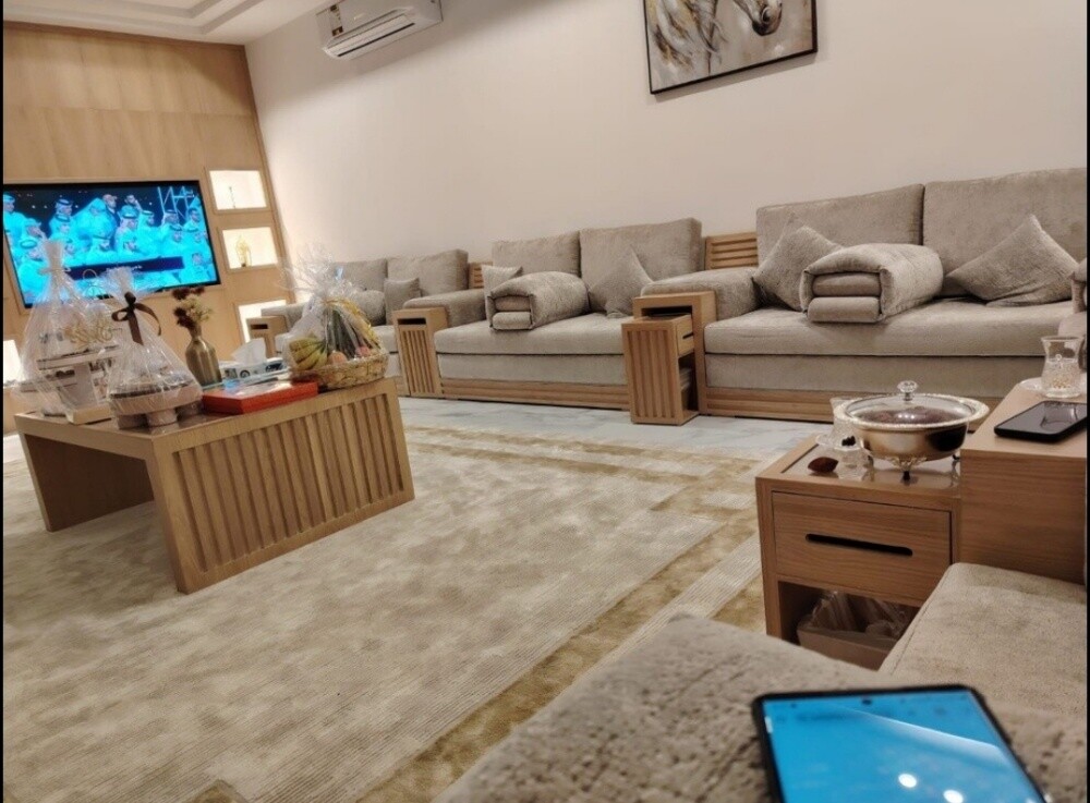 ستائر، سجاد، وأعمال الكنب متوفرة. - 12