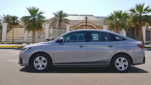 TOYOTA YARIS SILVER COLOR 2026 - 3